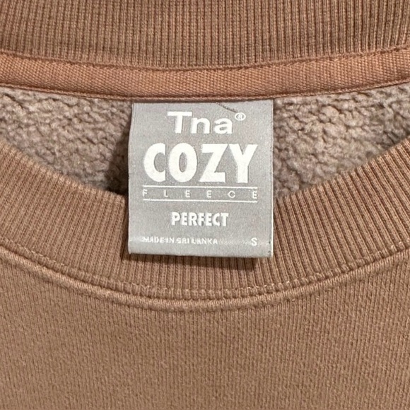 Aritzia TNA Perfect Fleece Cropped Sweatshirt Tan Beige Small - Picture 3 of 6